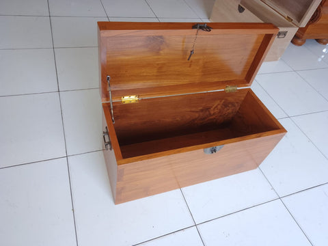 MAGAZINE BOX WITH LID HONEY TEAK