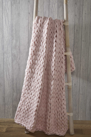 HAND KNITTED CABLE THROW BLUSH 120X150