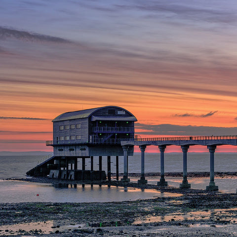COASTER SUNRISE AT RNLI BEMBRIDGE